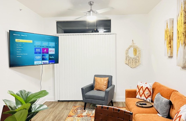 Entire Cozy Modern Get-Away (Arboretum/Domain)