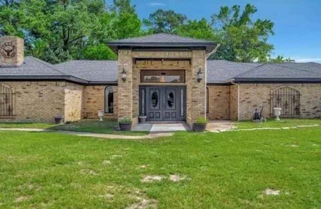 Entire Home in Grapeland, TX w/Pond access & Pedal Boat!