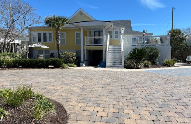 Entire home with multiple suites, saltwater pool, washer & dryer