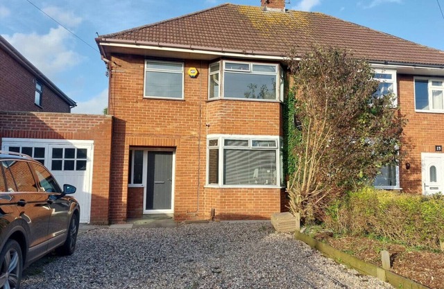 Entire House Long Stays in Gloucester Contractors & Groups
