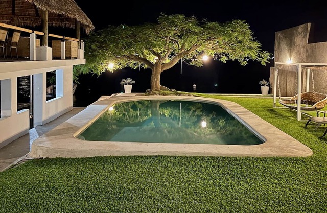 Entire house with private access to the lake!