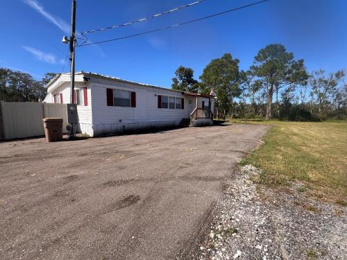 Entire Mobile Home on Nature Land, 10 mins from airport, 20 mins from Disney