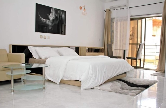 Entire Villa 4 bedrooms-Riviera Bonoumin - near Abidjan Mall