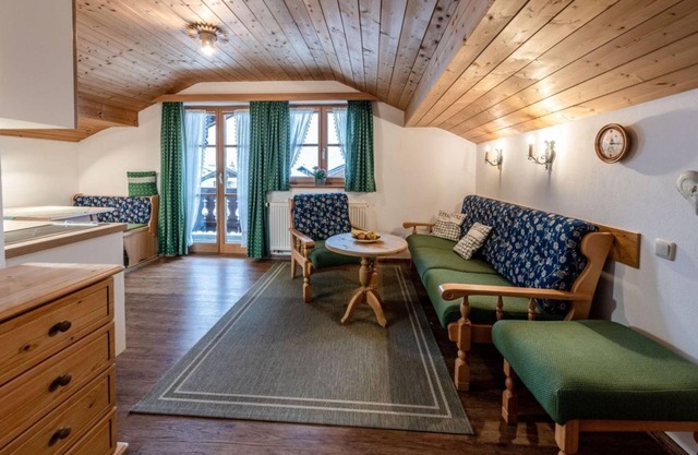 "Enzian" - holiday apartment/bed-sitting room/shower, toilet - brown, country house