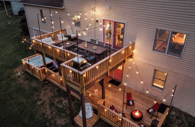 Epic Family Stay - 40' Putting Green, Theater, Hot Tub, Sauna