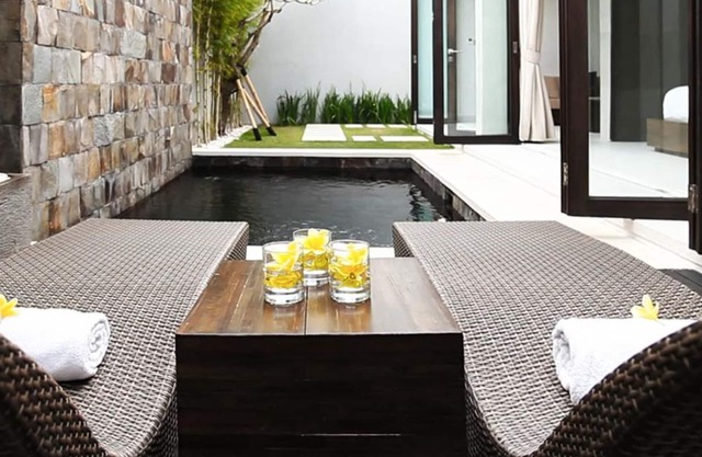 EQLt1 Bedroom Pool Villa - Breakfast
