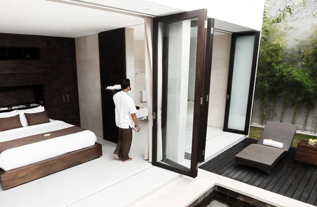 EQLt1 Bedroom Pool Villa - Breakfast