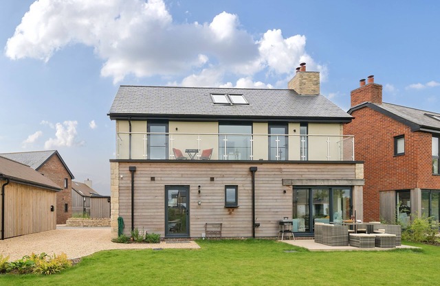Equinox sleeps 6 guests in 3 bedrooms
