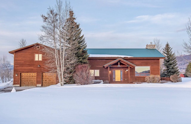 Equipped family-sized ski chalet in Driggs, ID a short drive to Grand Targhee.