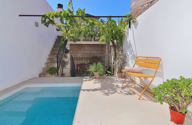 Es Colomer 265 beautiful town house with swimming pool, air conditioning and fibre optics