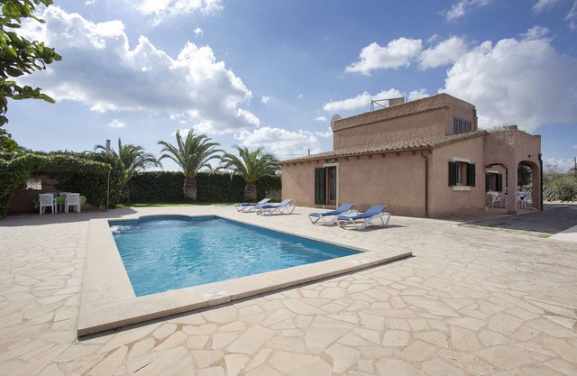 ES JARDI (SERVERA).Situated on the outskirts of the lovely town of Santanyi