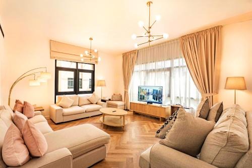 Escape 24 Spacious 3BR Retreat in Al Sidr 2 The Greens