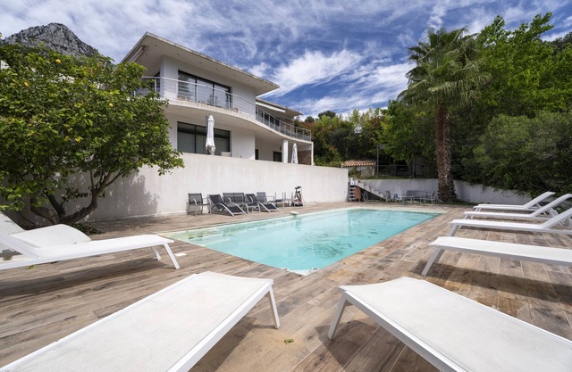 Escape and serenity at Studio Le Partegal with shared pool, Wi-Fi and air conditioning