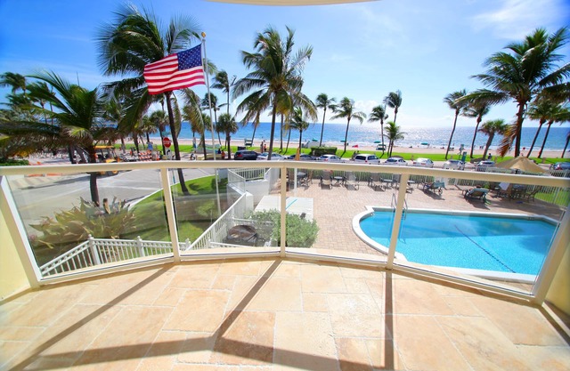 ESCAPE the cold.Gorgeous OCEANFRONT Getaway