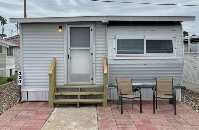 Escape The Stress at Magoo's Magic Valley pet's ok! Cozy 1/1 house in RV resort!