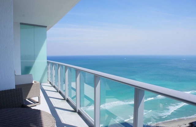 Escape to Luxury- Beautiful One-Bedroom Ocean View Retreat at LYFE Resort!