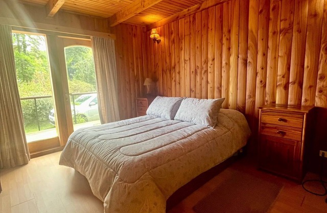 Escape to Our Cosy Wooden Cabin on Lake Calafquén: Your Perfect Staycation