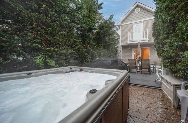Escape to Serenity at Seaside Heights/Park, private outdoor hot tub