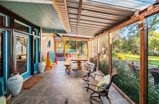Escape to Willow Springs Inn, Cozy Home with a View
