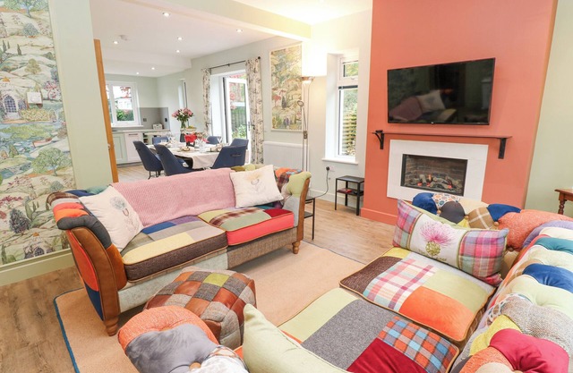 ESK BRAE, family friendly, with a garden in Langholm