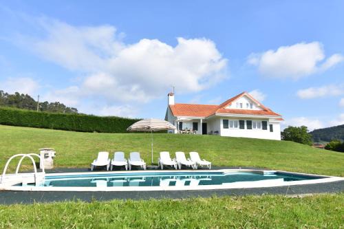 Espectacular casa con piscina y gran jardín