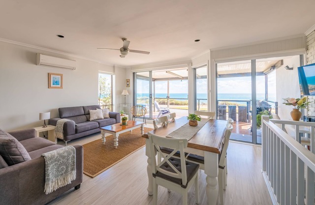 Esplanade Port Willunga beach. sea views, sunsets a - short walk to beach!