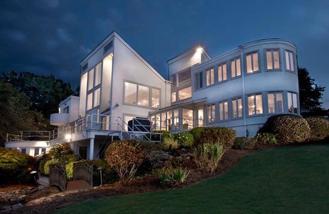 " Estate on the Lake" 7 BR/7 BA, 6 Suites, Over 8,400 Square Feet! Private Pool!