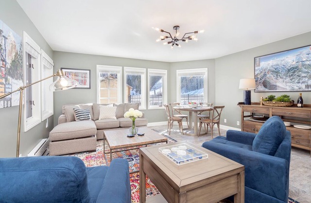 ETTA 101- A Stylish Condo w/Sublime Downtown Location