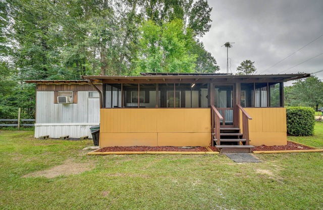 Eufaula Retreat: Community Pool & Screened Porch!