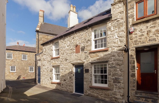 Eva's Cottage is a gem of a seaside holiday cottage close to Castletown harbour