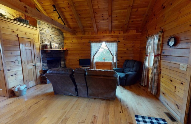 Evening Star Cabins, Secluded and peaceful in charming Hocking Hills