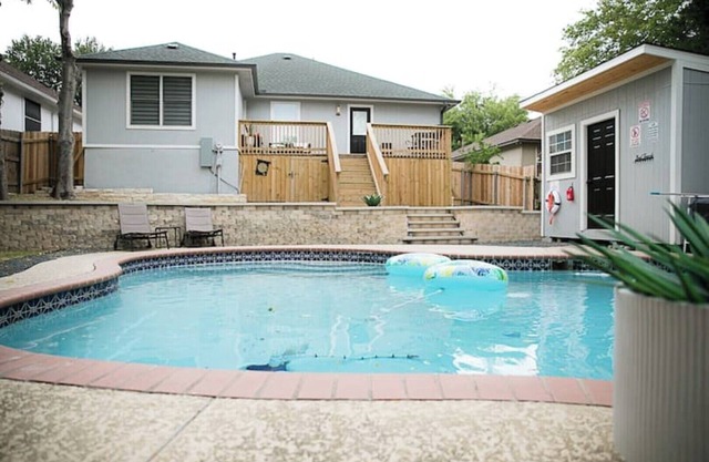 Event-Ready Family Getaway ~3BR Home+ Private Pool Close to Airport, DT, & F1