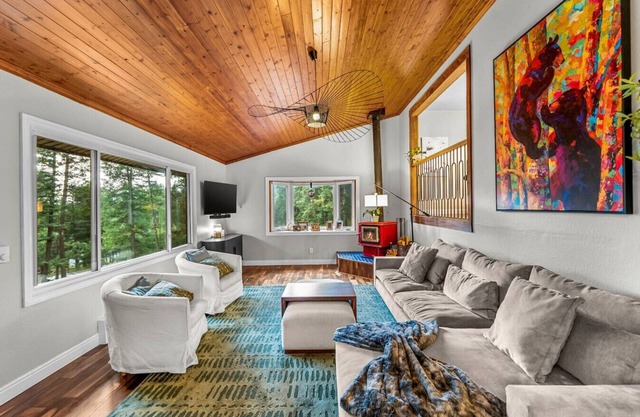 Evergreen Hideaway: Game Room, Sauna + Fire Pit