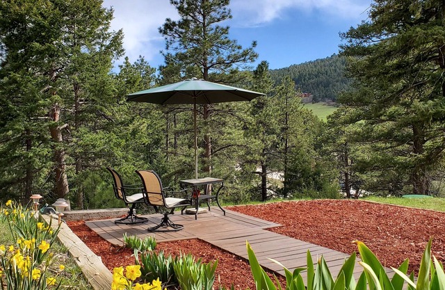 Evergreen Morrison Mountain & Red Rocks Retreat