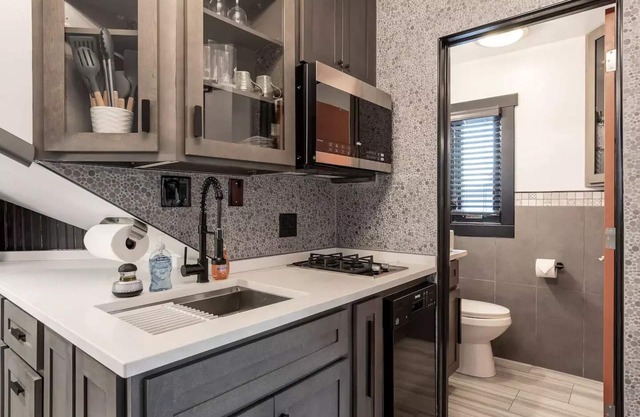 Evergreen Studio -1bedroom 1 bath
