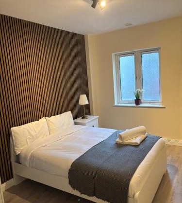 Excellent Central Location Apt 2 R2