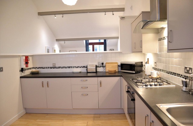 Excellent townhouse with private entrance and parking