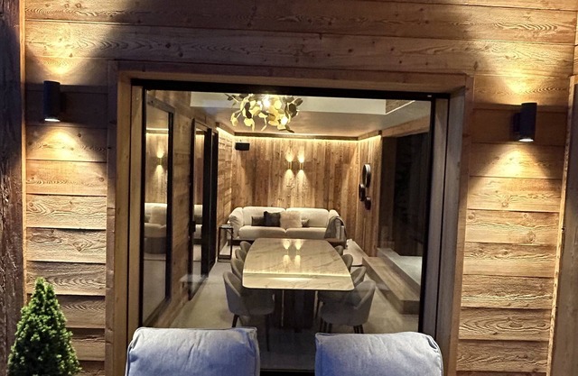 Exceptionnel. Chalet Haut de Gamme, ski aux Pieds, vue Imprenable, Piscine int