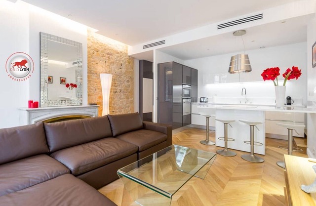 Exceptional 2-bedroom apartment 74m2 Place Bellecour (Downtown)