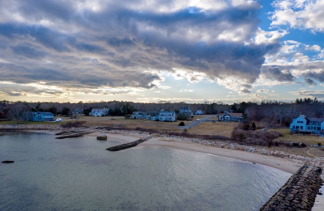 Exceptional Beach House with Access to Assn Beach Just a Short 8 Min Walk