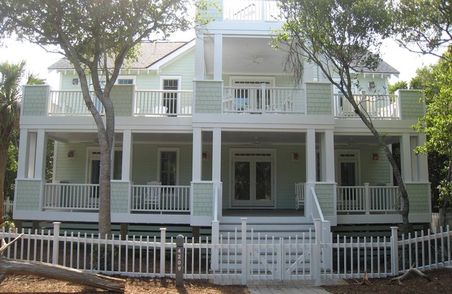 EXCEPTIONAL HOME, WALK TO: E BEACH, MIKE'S BITES, SHOAL'S, COMMON & CONSERVANCY