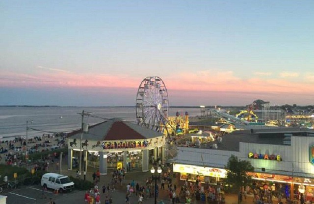 EXCEPTIONAL! LUXURY BEACHFRONT CONDO Best Location! Pier & Palace Playland