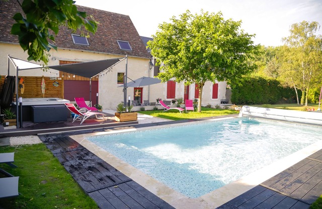 Exceptional longhouse with pool and spa in the heart of the Loire Valley Castles