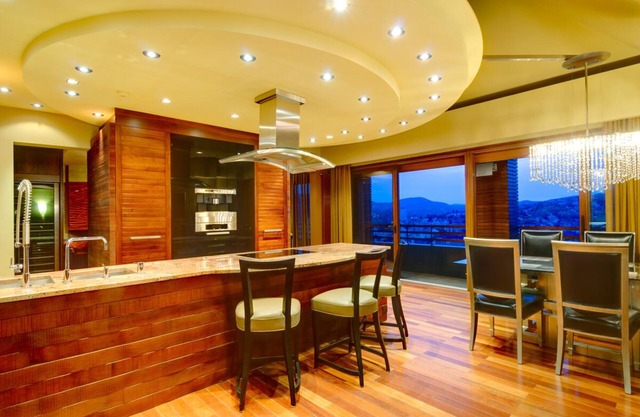 Exceptional Penthouse in the Castle District - A Haven of Privacy & Comfort