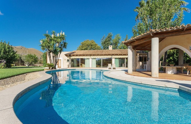 Exceptional Villa for a couple. Private pool and tennis court. Free WIFI.