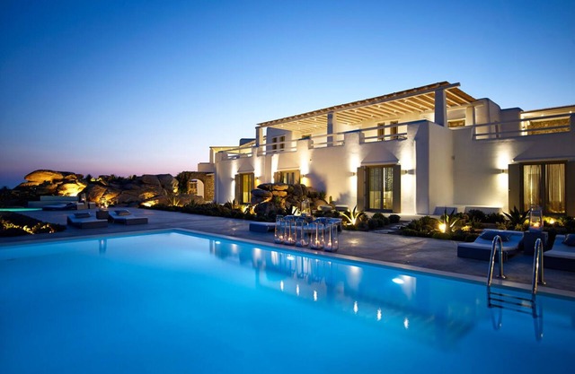 Exceptional Villa Sepia 2, Perfect Location & Walking distance from Paraga Beach