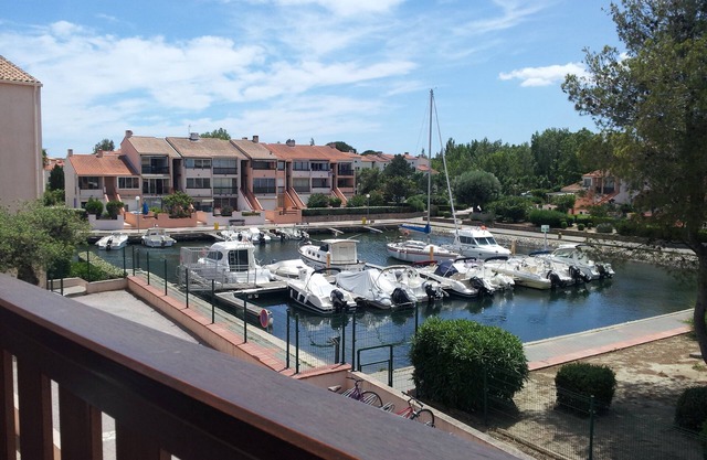 Exclusive 2 bedroom apartment overlooking Marina with private pool