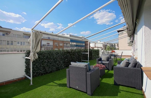 Exclusive 2 bedrooms penthouse with private terrace next to Atocha station. Reina Sofia Terrace