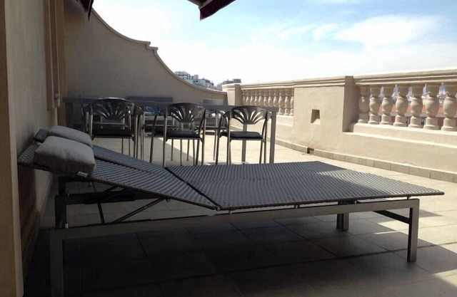 Exclusive attic 70sqm,front of Market Atarazanas, great terrace, lift and train