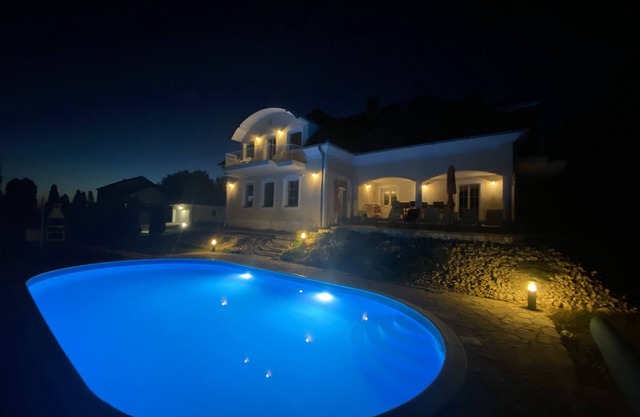 Exclusive, bookings all year, vacation home with swimming pool